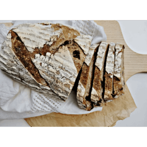 paine cu maia cu nuci si prune uscate